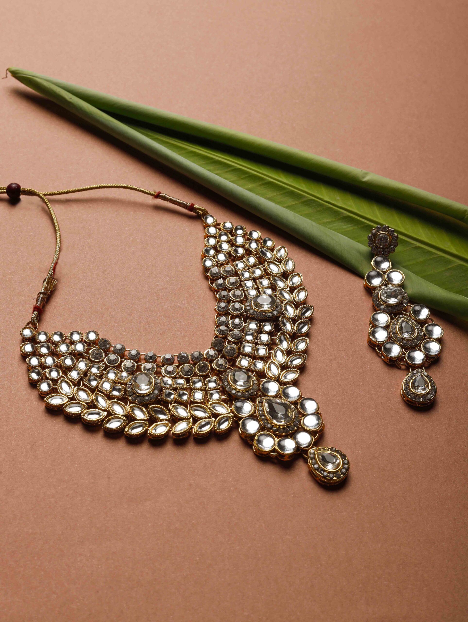 The Tradtional Bridal Kundan Jewellery Set is inspired from the ancient rajwadi maharani Jewellery but with a twist for the modern Indian bride.