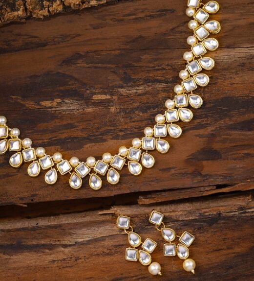 zaveri-pearls-gold-toned-kundan-pearl-jewellery-set